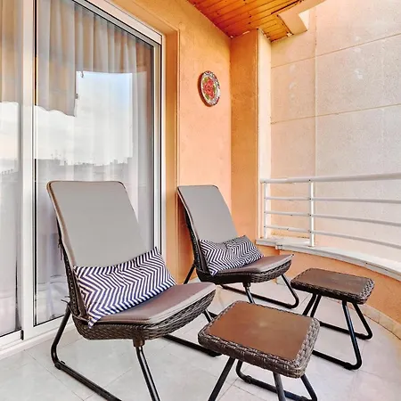 Lovely Sunny With Shared Pool And Private Parking * 托雷维耶哈
