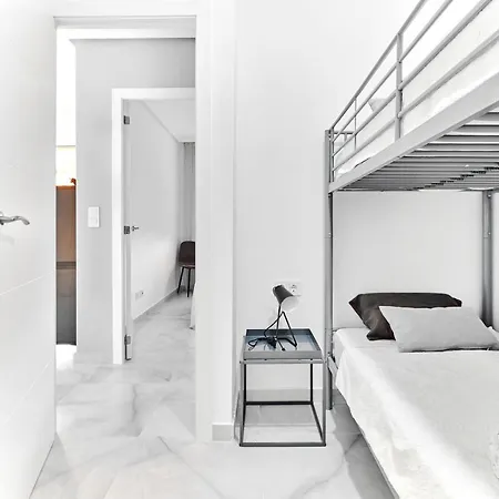 公寓 Lovely Sunny With Shared Pool And Private Parking *