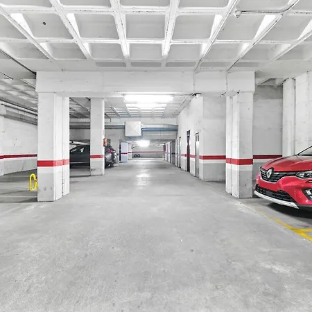 Lovely Sunny With Shared Pool And Private Parking 公寓